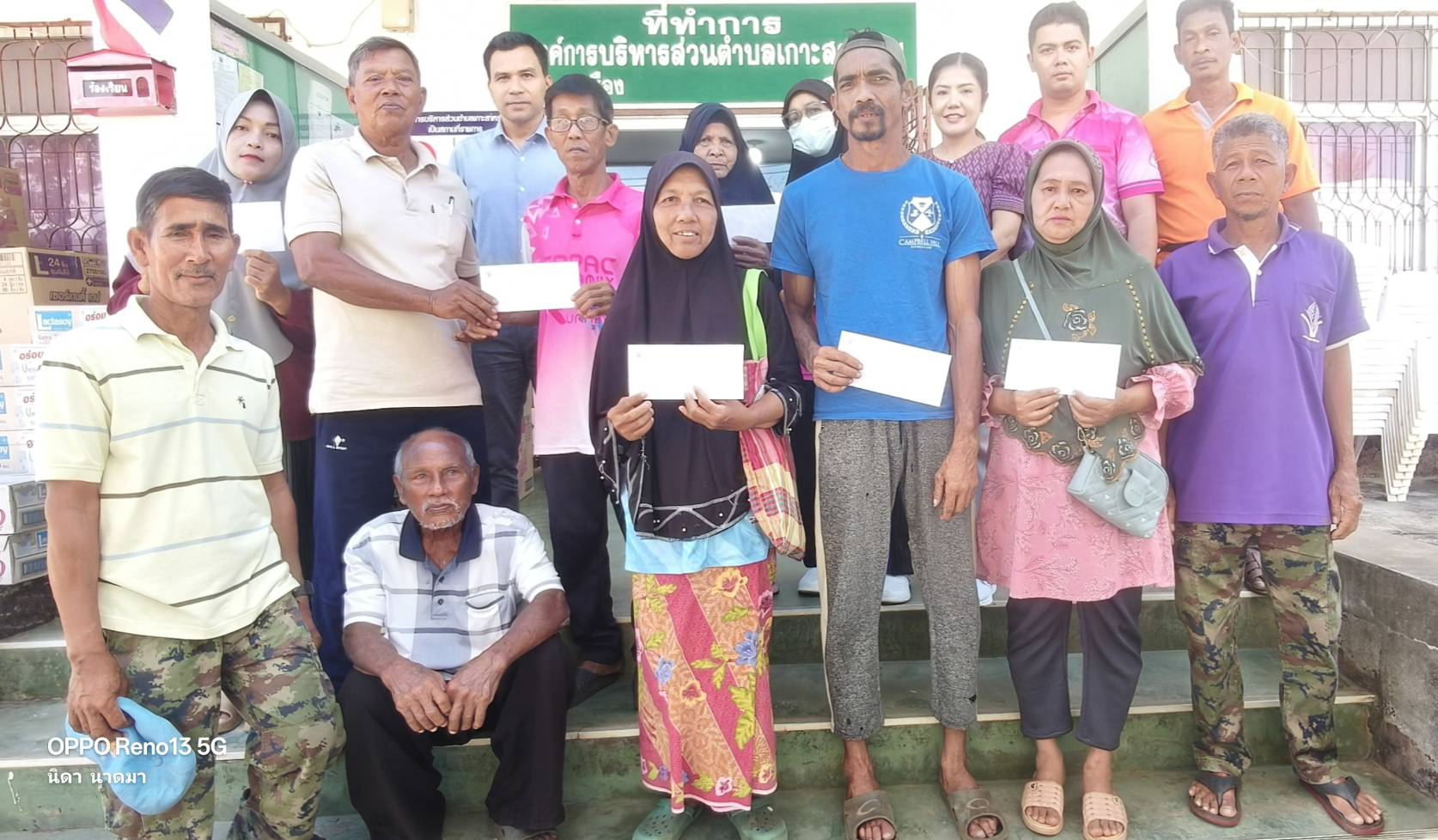 วันที่ 11 กุมภาพันธ์ 2568
ณ องค์การบริหารส่วนตำบลเกาะสาหร่าย อำเภอเมืองสตูล จังหวัดสตูล

    นายณัฐพันธ์ุ อังโชติพันธุ์ นายก อบต.เกาะสาหร่าย มอบหมายให้นายอำหรน หมัดตุกัง รองนายก อบต.เกาะสาหร่าย,นายวุฒิชัย นิ่มดำ ปลัด อบต.เกาะสาหร่าย มอบเงินช่วยเหลือผู้ประสบภัยพิบัติ(วาตภัย) จำนวน 13 ราย ตามโครงการช่วยเหลือประชาชนตามอำนาจหน้าที่ของ อปท.กรณีเยียวยาหลังเกิดสาธารณภัย