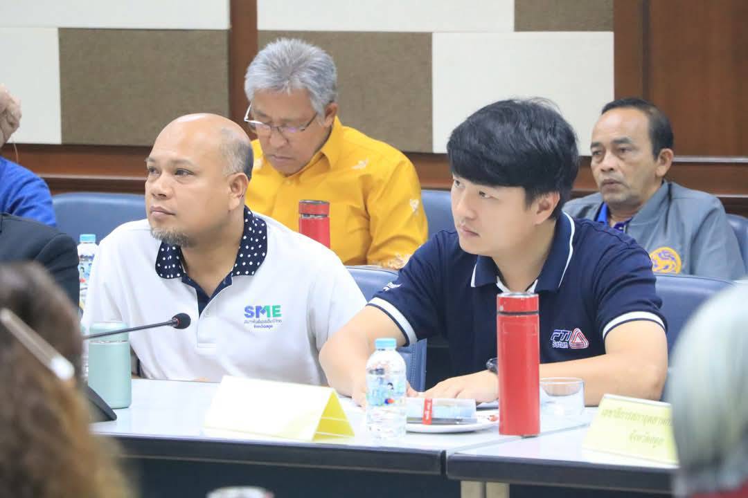 วันที่ 14 พฤษภาคม 2568
เวลา 09.30 น.13.30 น.
ณ  ห้องประชุมโต๊ะพญาวัง ชั้น 4 ศาลากลางจังหวัดสตูล อำเภอเมืองสตูล จังหวัดสตูล
   
     นายณัฐพันธุ์ อังโชติพันธุ์ นายกอบต.เกาะสาหร่าย มอบหมายให้ นายกองทอง พานิชวิทย์ เลขานุการนายกองค์การบริหารส่วนตำบลเกาะสาหร่าย,นายเทวินทร์  ยะระ ผู้ช่วยนายช่างโยธา เข้าร่วมประชุมคณะกรรมการร่วมภาครัฐและเอกชนเพื่อพัฒนาและแก้ปัญหาทางเศรษฐกิจ(กรอ.)  จังหวัดสตูล ครั้งที่ 4/2568