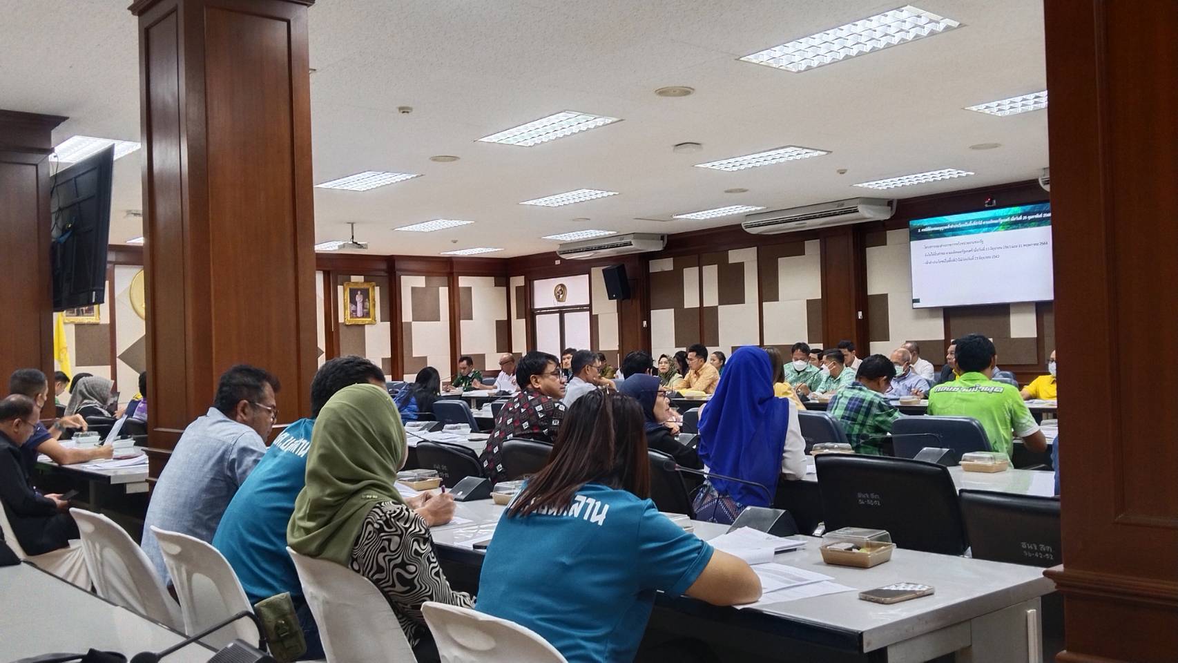 วันที่ 21 พฤษภาคม 2568
เวลา 09.30 น.
ณ  ห้องประชุมโต๊ะพญาวัง ชั้น 4 ศาลากลางจังหวัดสตูล อำเภอเมืองสตูล จังหวัดสตูล
   
     นายณัฐพันธุ์ อังโชติพันธุ์ นายกอบต.เกาะสาหร่าย มอบหมายให้ นายกองทอง พานิชวิทย์ เลขานุการนายกองค์การบริหารส่วนตำบลเกาะสาหร่าย,นายเทวินทร์  ยะระ ผู้ช่วยนายช่างโยธา เข้าร่วมประชุมซักซ้อมแนวทางขอผ่อนผันการเข้าทำประโยชน์ในพื้นที่ป่าก่อนได้รับอนุญาตและยังไม่ได้ยื้นคำขออนุญาตภายในระยะเวลาตามมติครม.วันที่23 มิถุนายน 2563 และเมื่อวันที่ 11 พฤษภาคม 2564 และมติคณะรัฐมนตรีที่เกี่ยวข้อง